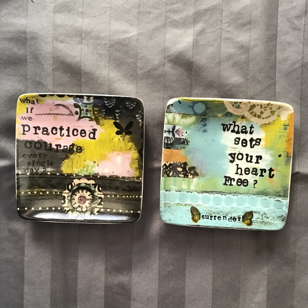 Kellyful Creative Co-op Small Decorative Plates (set of 2)